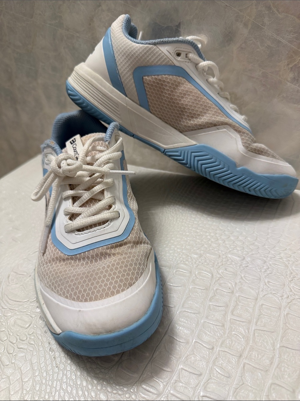Wilson White & Light Blue Court Sneakers, tennis shoes Size 6,5 boys/girls/women - Picture 4 of 13